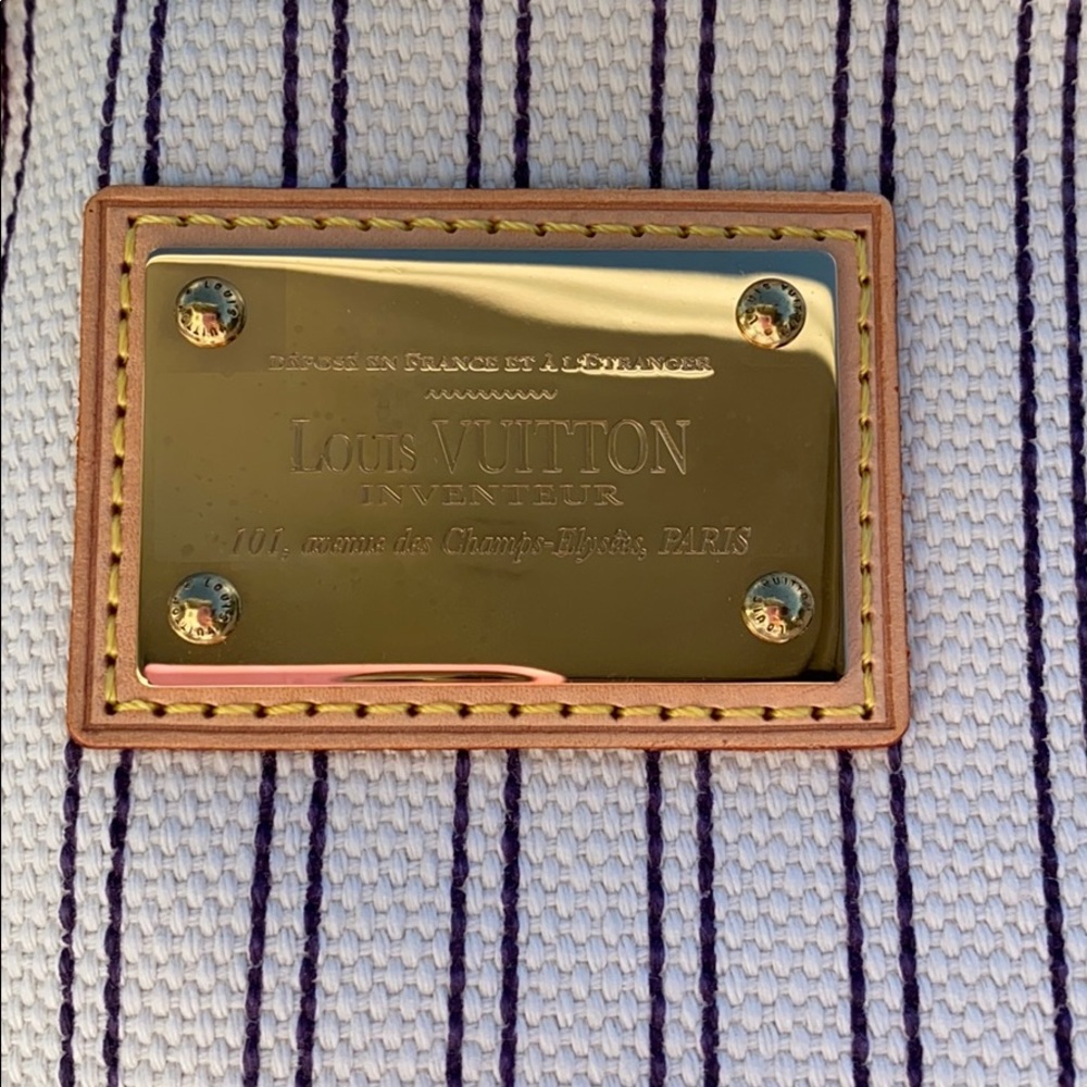 Louis Vuitton Antigua Pouch - Picture 5 of 6